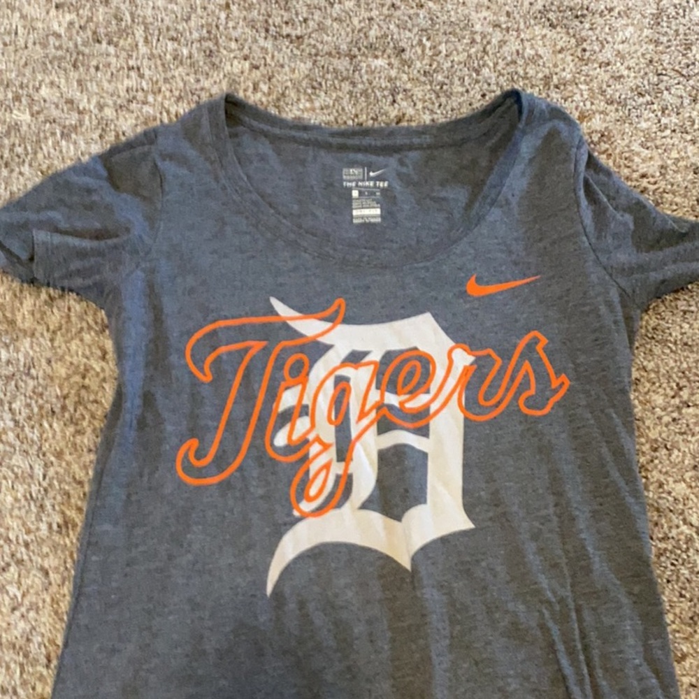 Detroit tigers t shirt